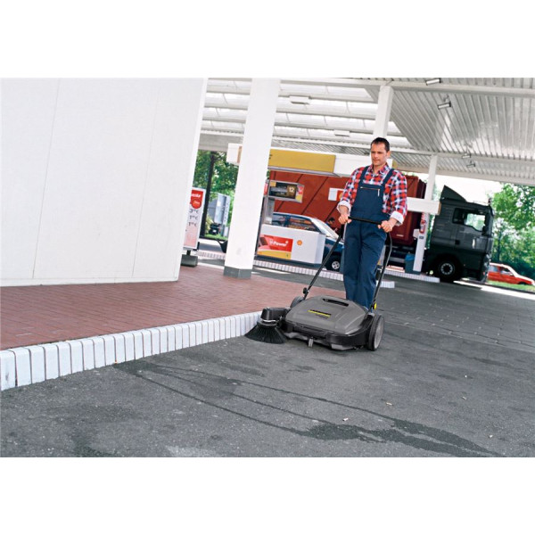 Подметальная машина Karcher KM 70/15 C